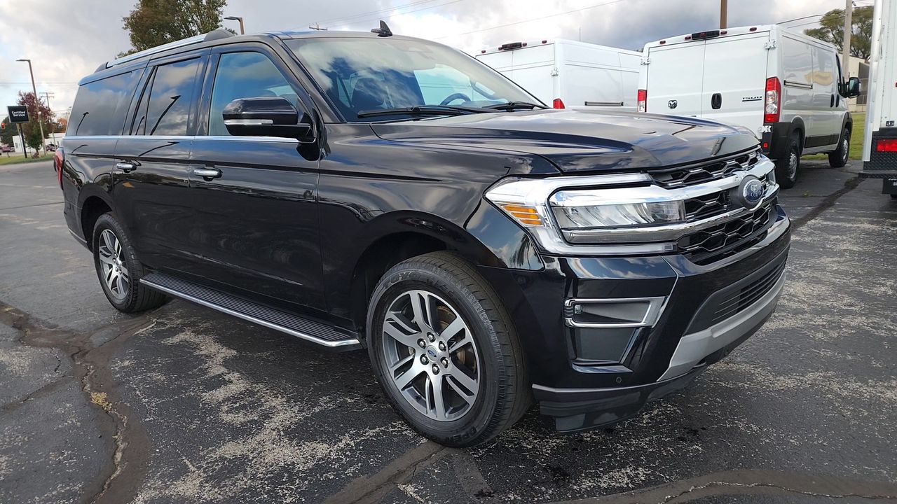 2022 Ford Expedition MAX Limited photo 2
