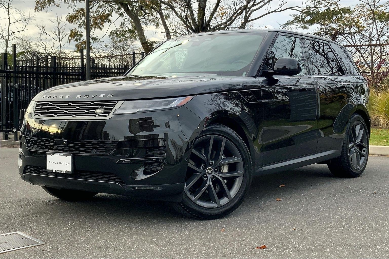 2024 Land Rover Range Rover Sport SE's photo
