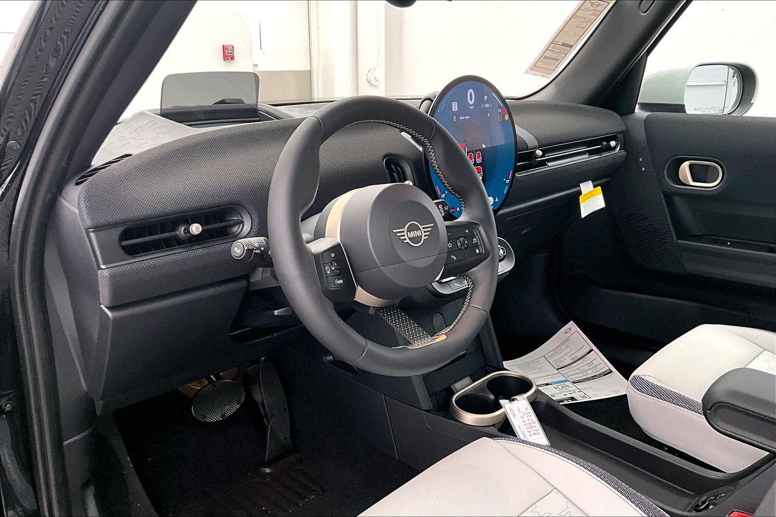 2026 Mini Cooper 4 Door Hardtop Signature photo 3