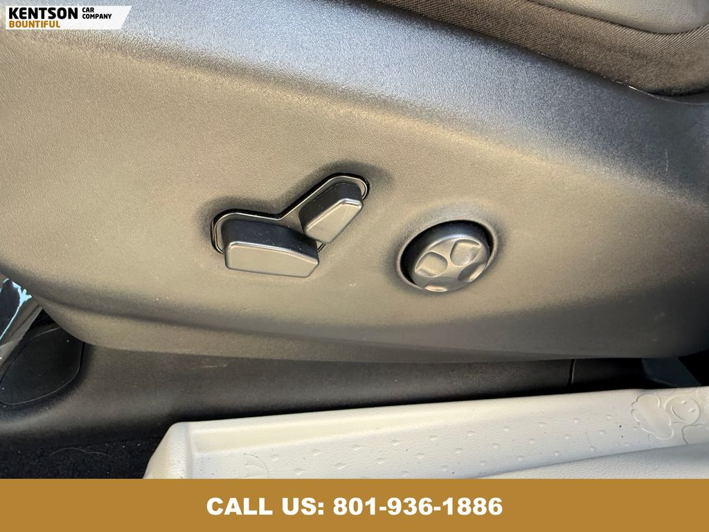 2024 Chrysler Pacifica Touring L photo 28