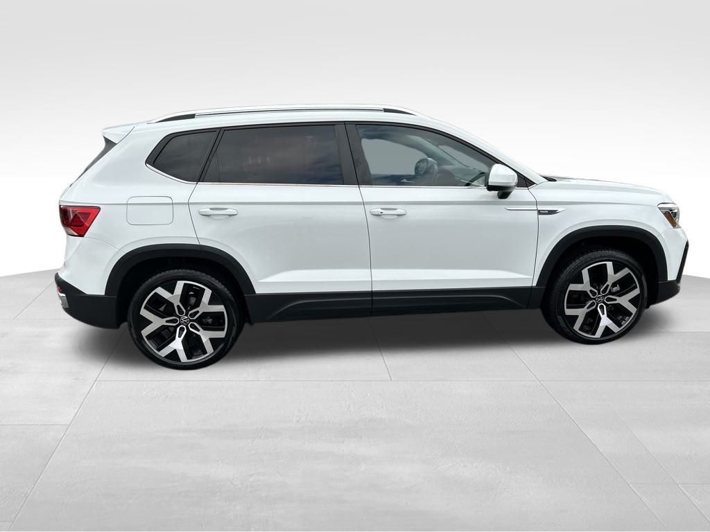 2023 Volkswagen Taos SEL photo 7