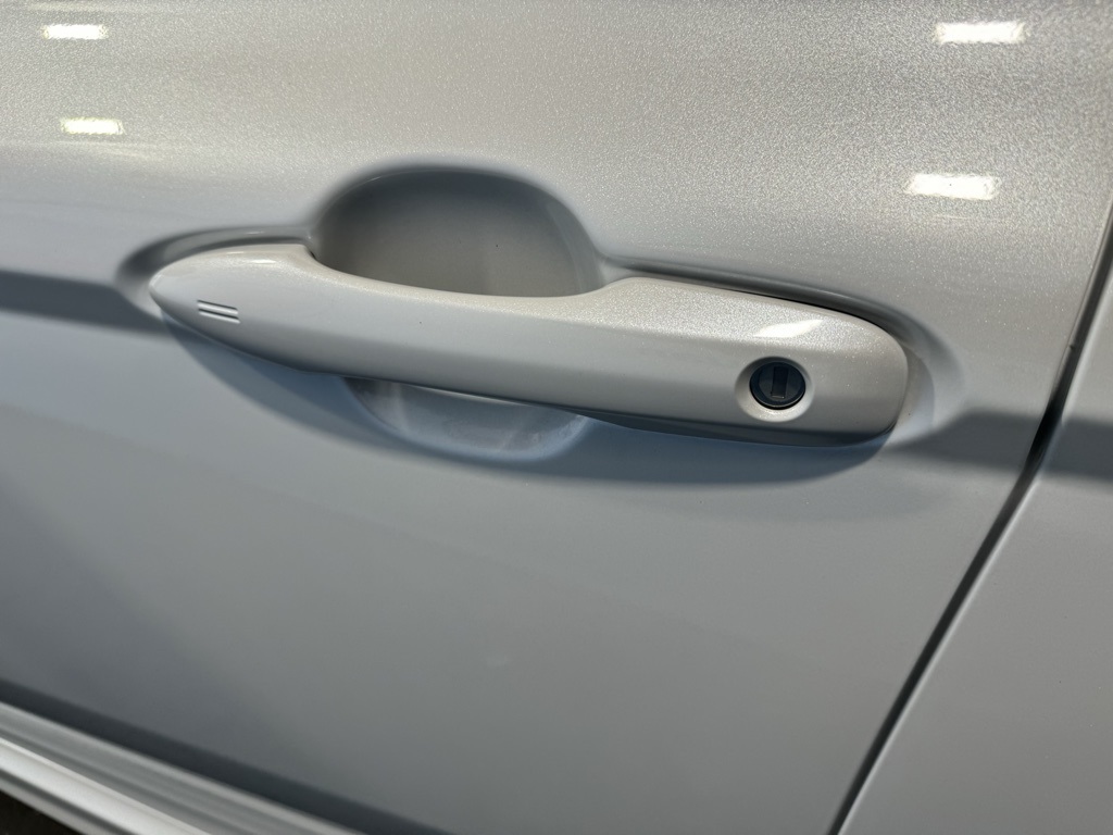 2025 Toyota Camry photo 14