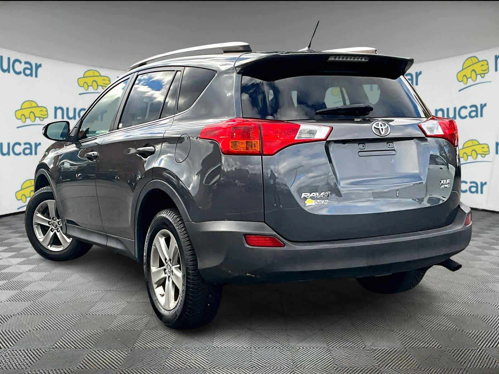 2015 Toyota RAV4 XLE photo 4