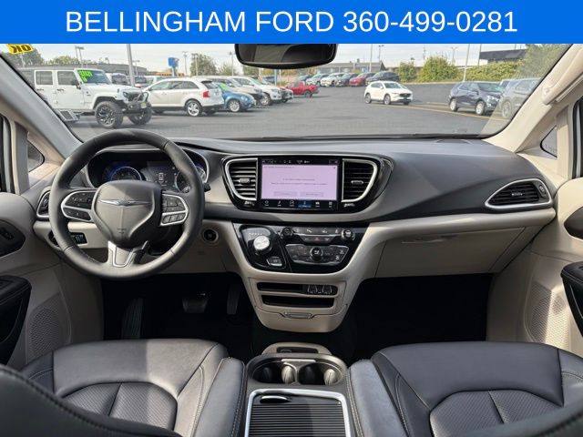 2024 Chrysler Pacifica Touring L photo 24