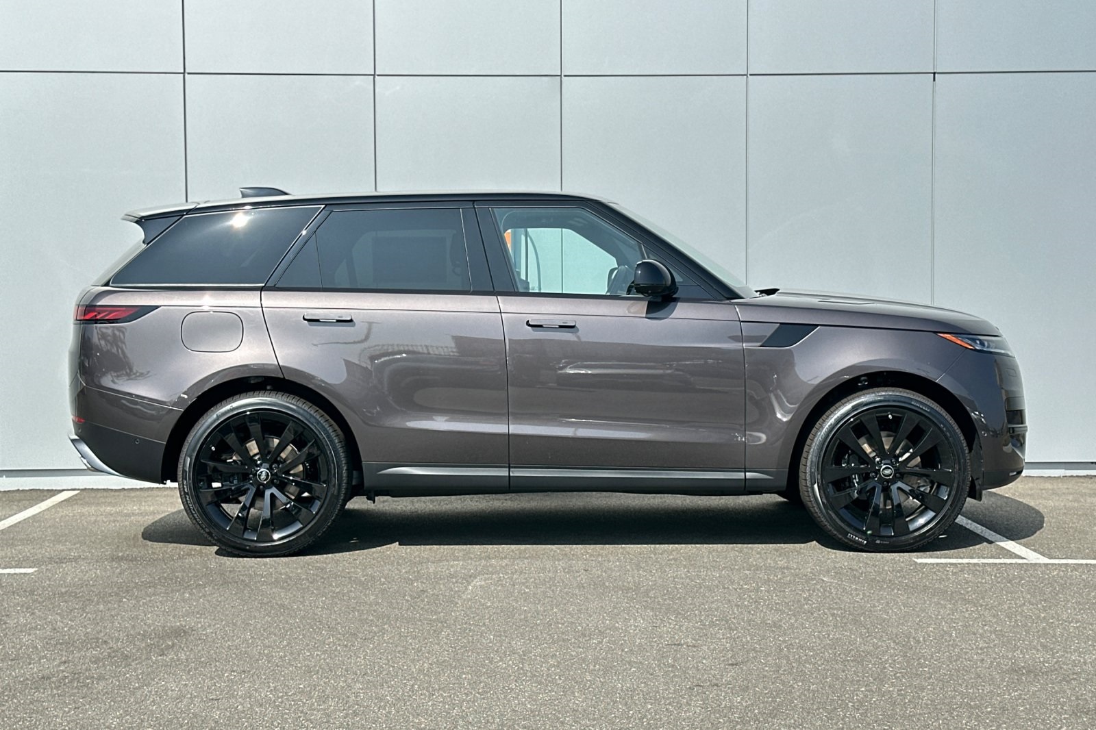 2025 Land Rover Range Rover Sport SE photo 6
