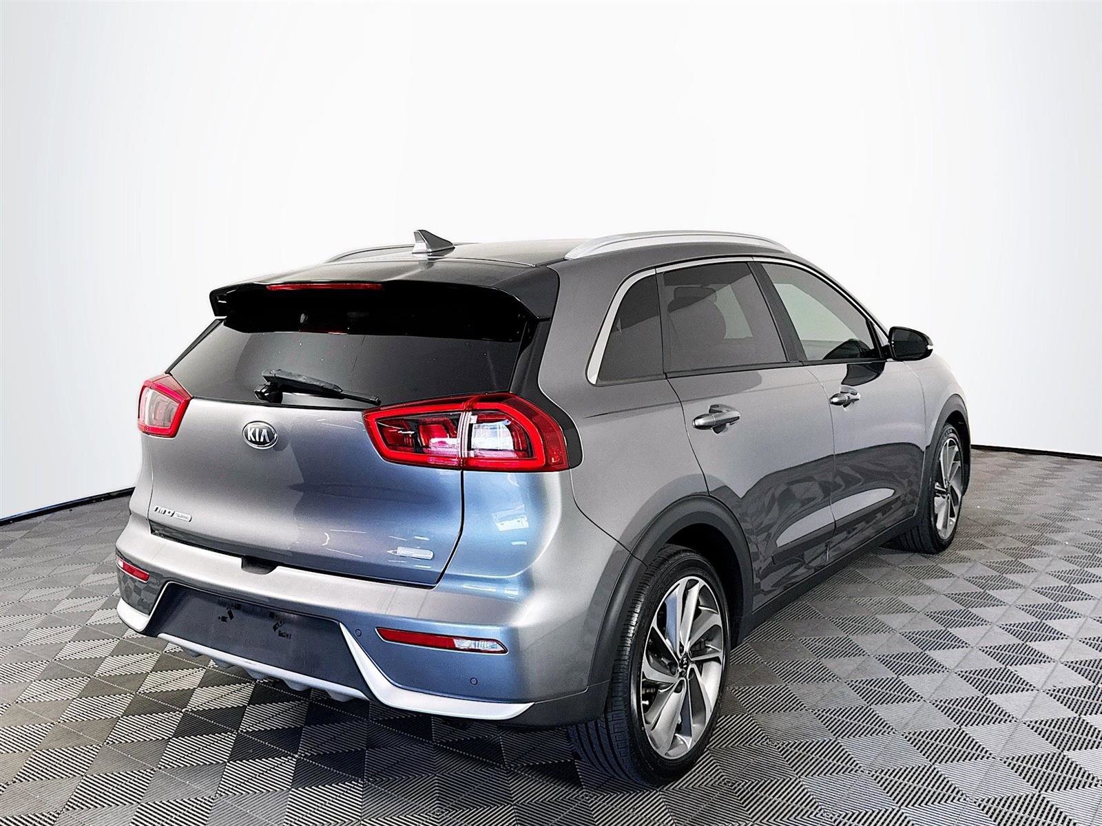 2017 Kia Niro Touring photo 5