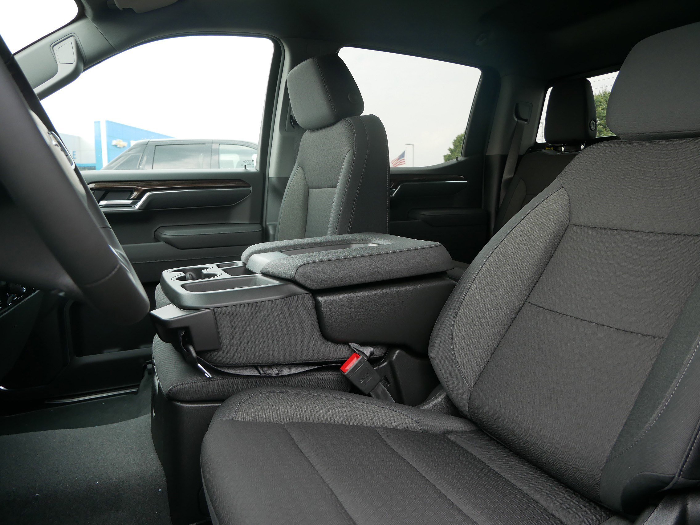 2025 Chevrolet Silverado 1500 LT photo 4