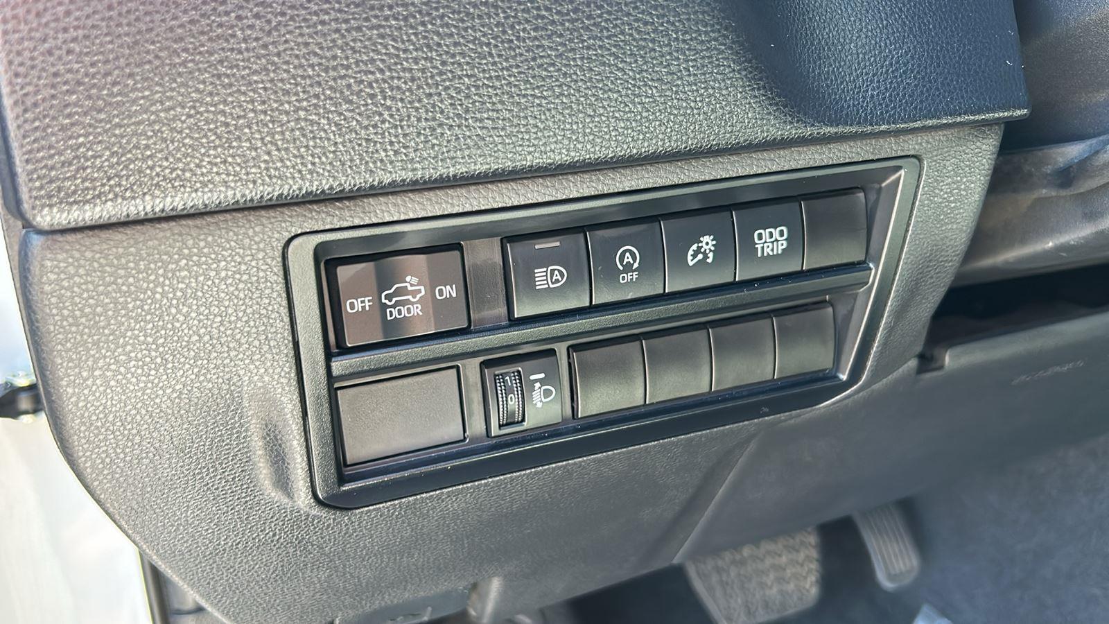 2023 Toyota Tundra SR5 CrewMax photo 5