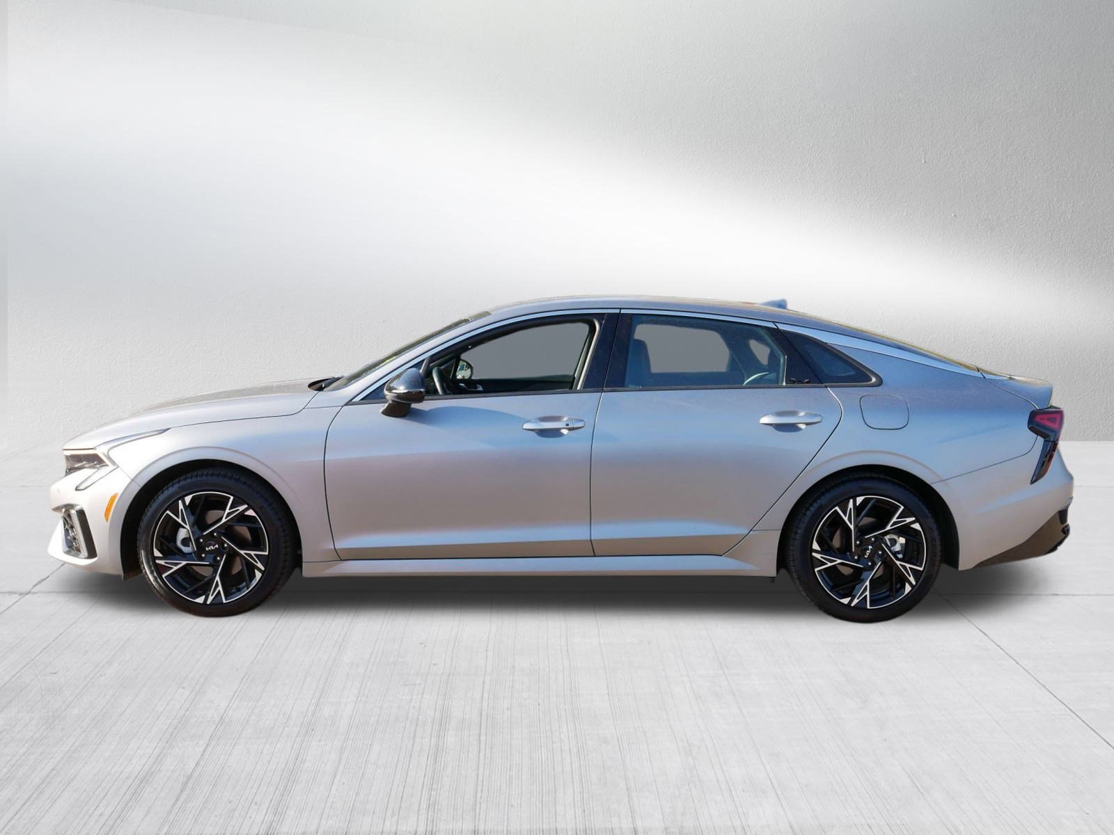 2025 Kia K5 GT-Line photo 4