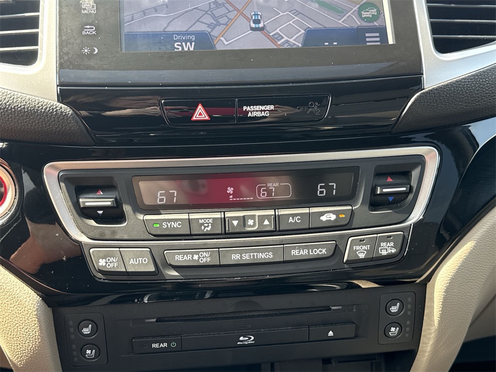 2016 Honda Pilot Elite photo 17