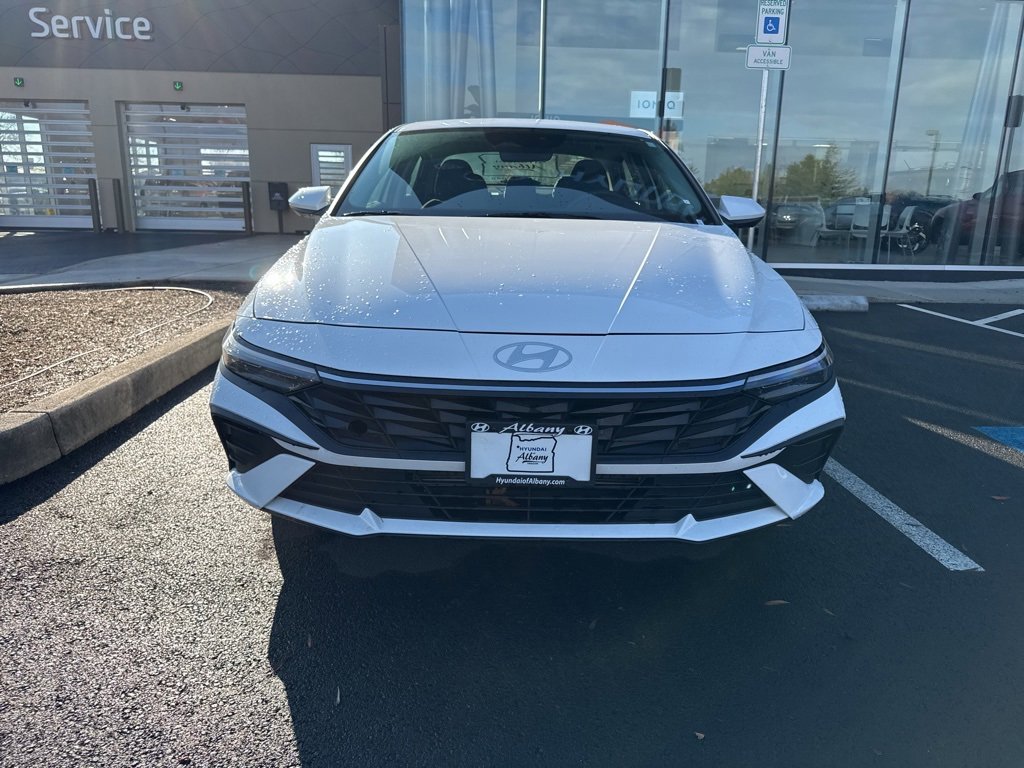 2024 Hyundai Elantra SEL photo 2