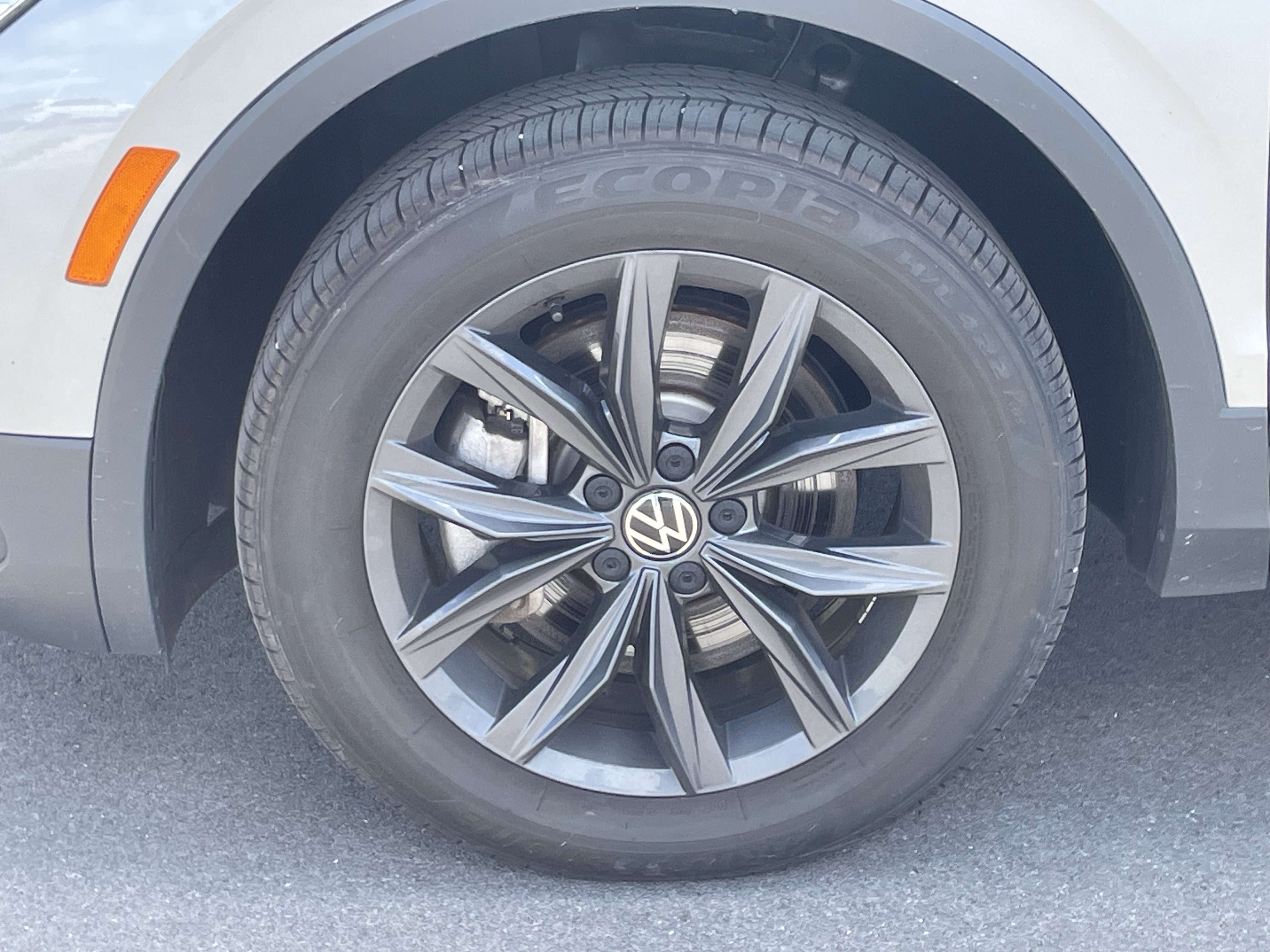 2022 Volkswagen Tiguan SE photo 9