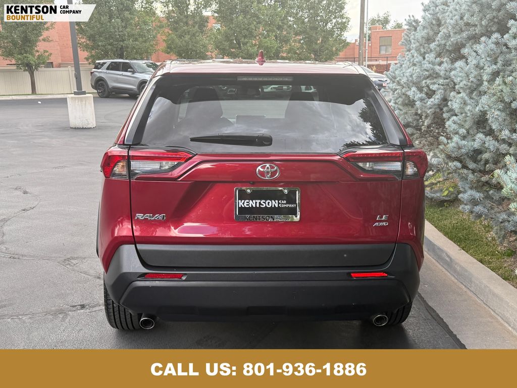 2024 Toyota RAV4 LE photo 7
