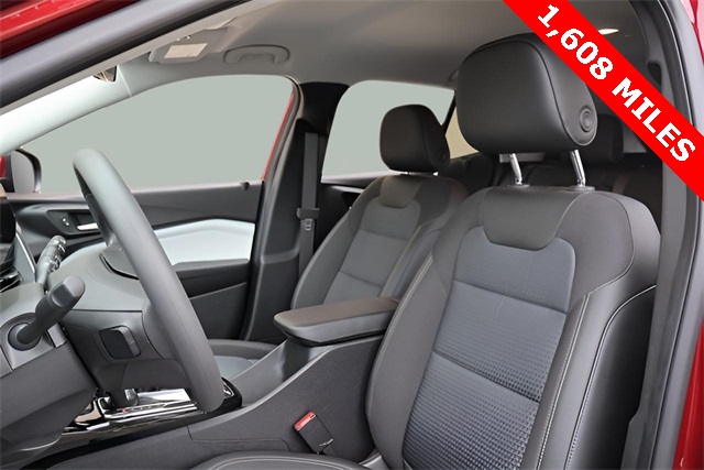 2025 Chevrolet Trax LT photo 3