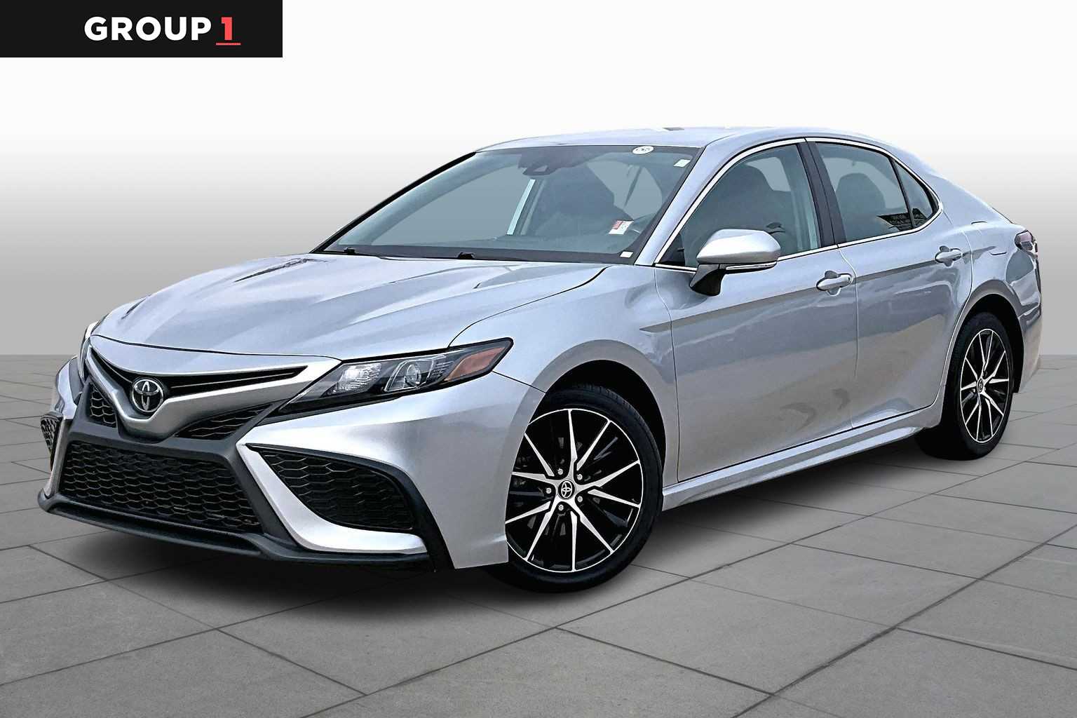 2024 Toyota Camry SE's photo