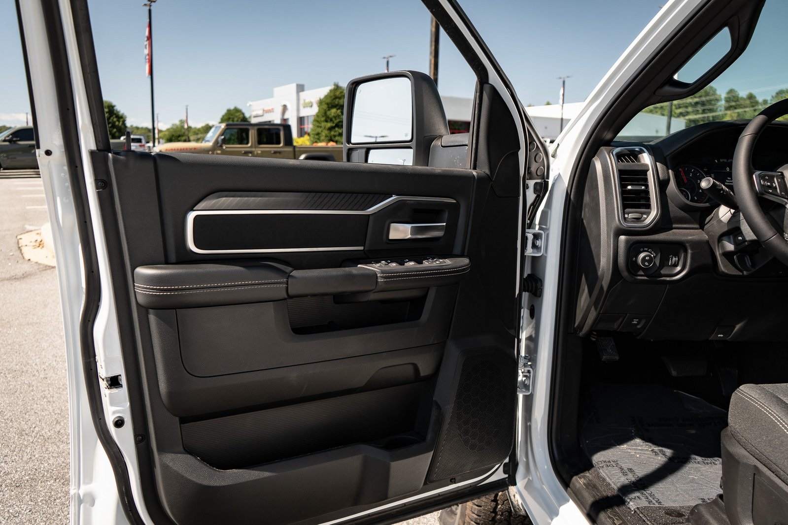 2026 Ram 2500 Big Horn photo 16