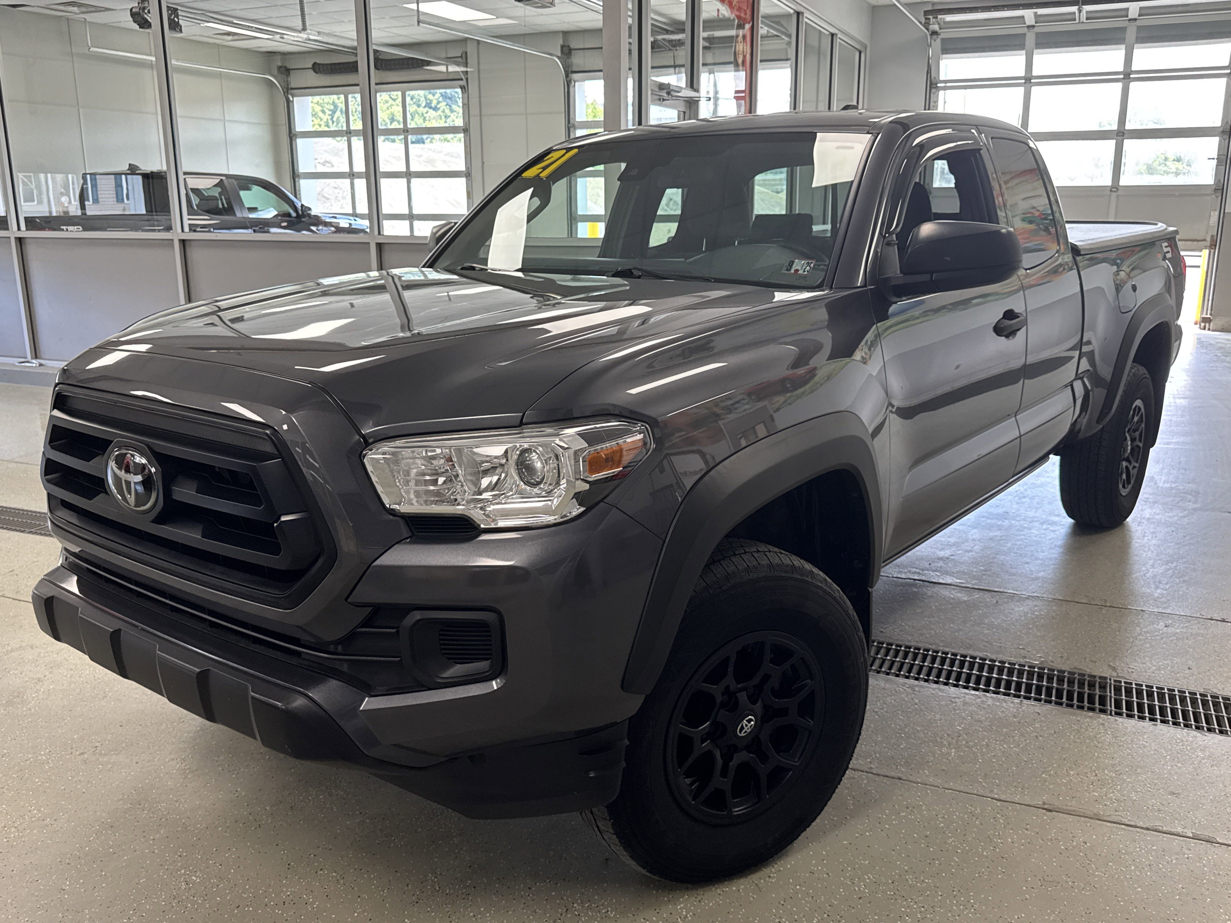2021 Toyota Tacoma SR's photo