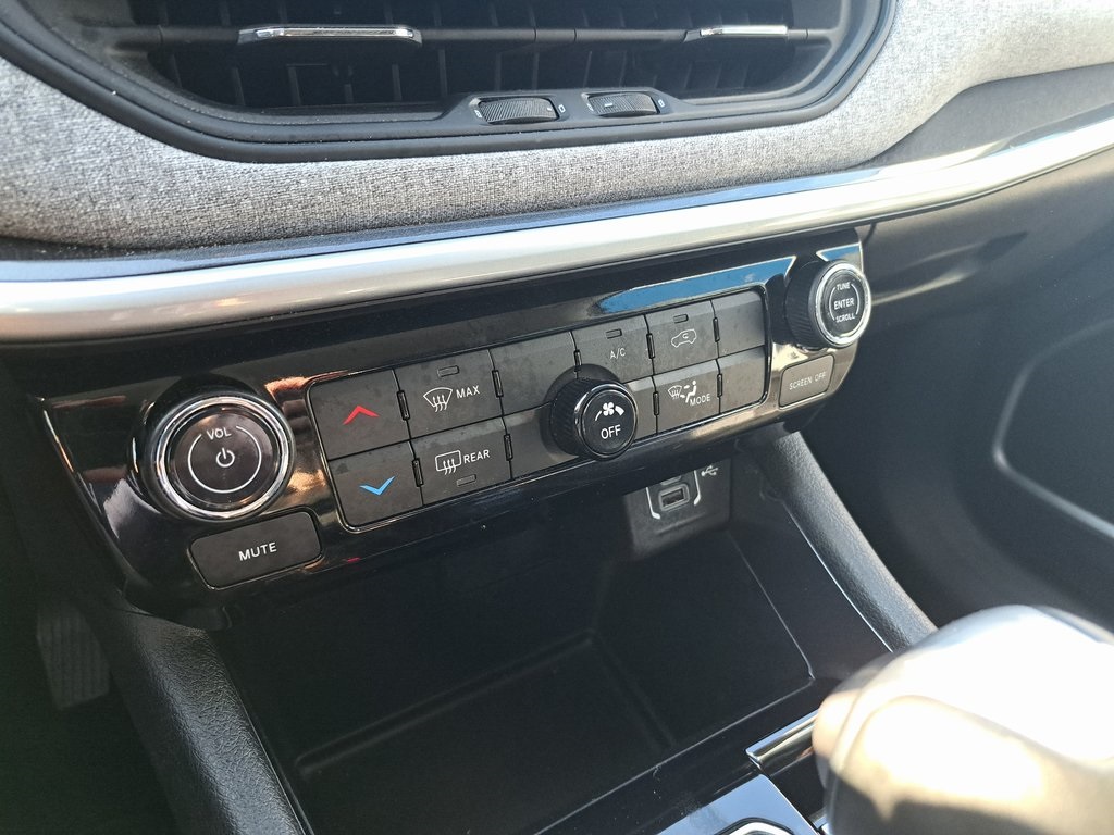 2022 Jeep Compass Latitude photo 13