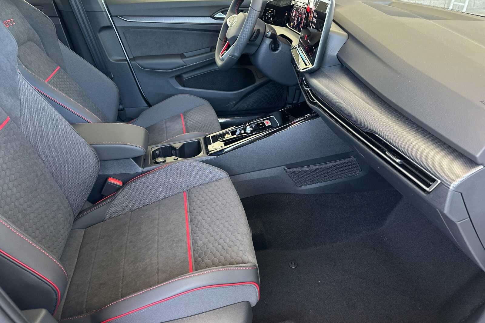 2025 Volkswagen Golf GTI SE photo 15