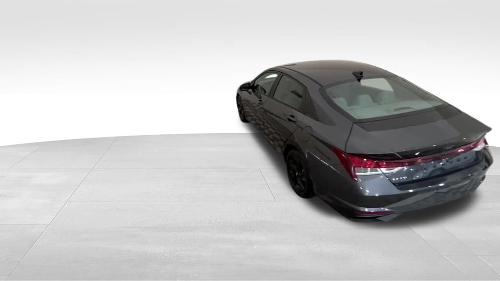 2021 Hyundai Elantra SEL photo 3