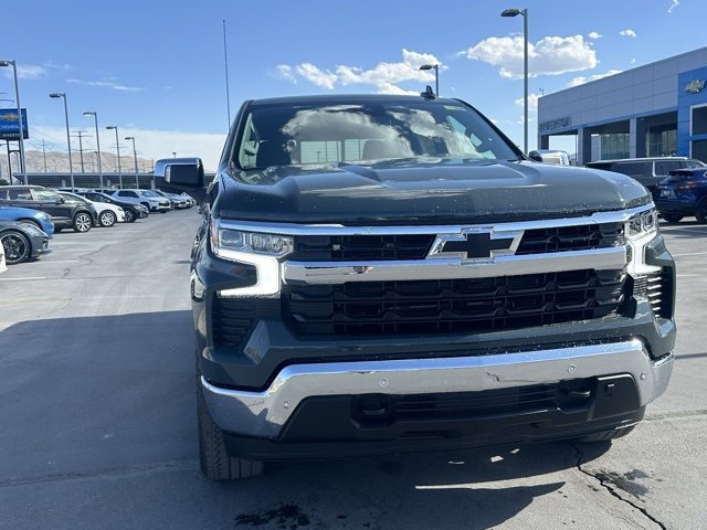 2025 Chevrolet Silverado 1500 LT photo 2