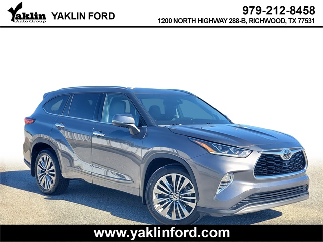 2021 Toyota Highlander Platinum's photo
