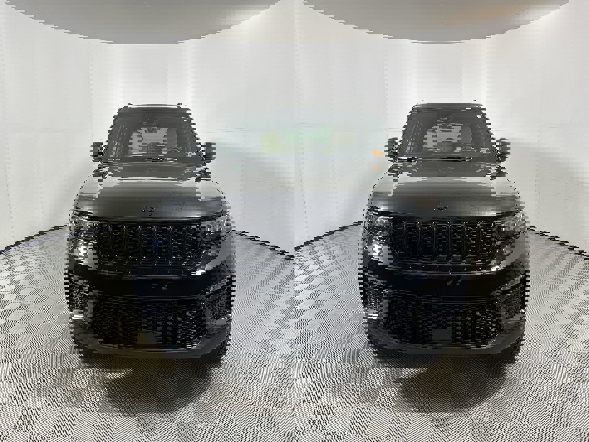 2025 Jeep Grand Cherokee Limited photo 3