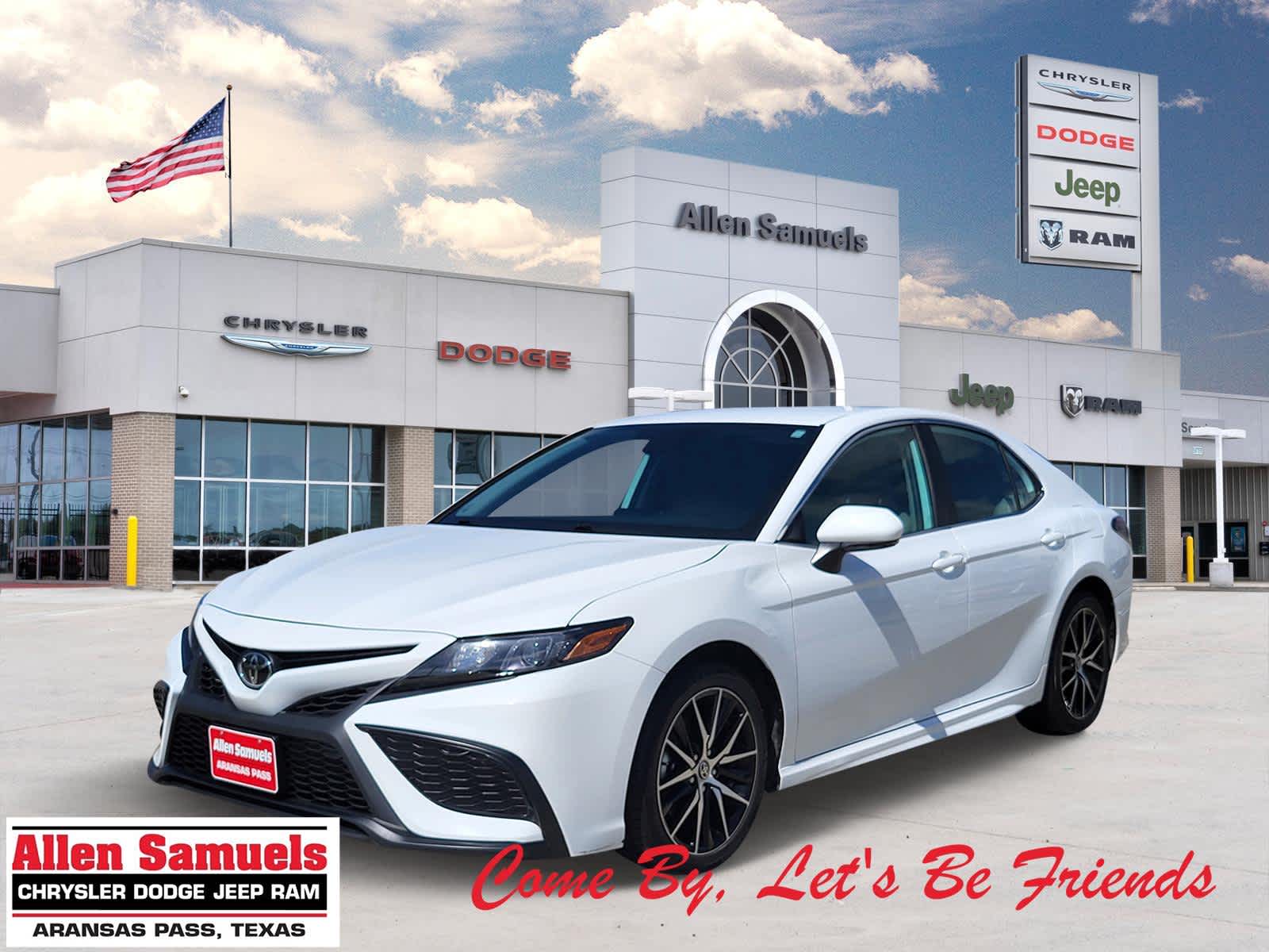 2024 Toyota Camry SE's photo