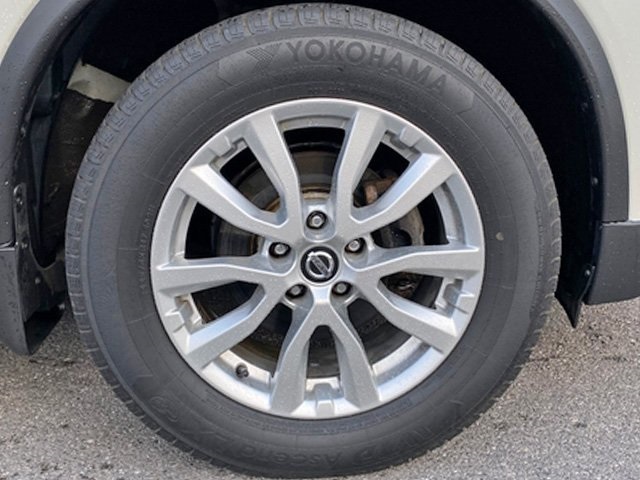 2018 Nissan Rogue SV photo 23