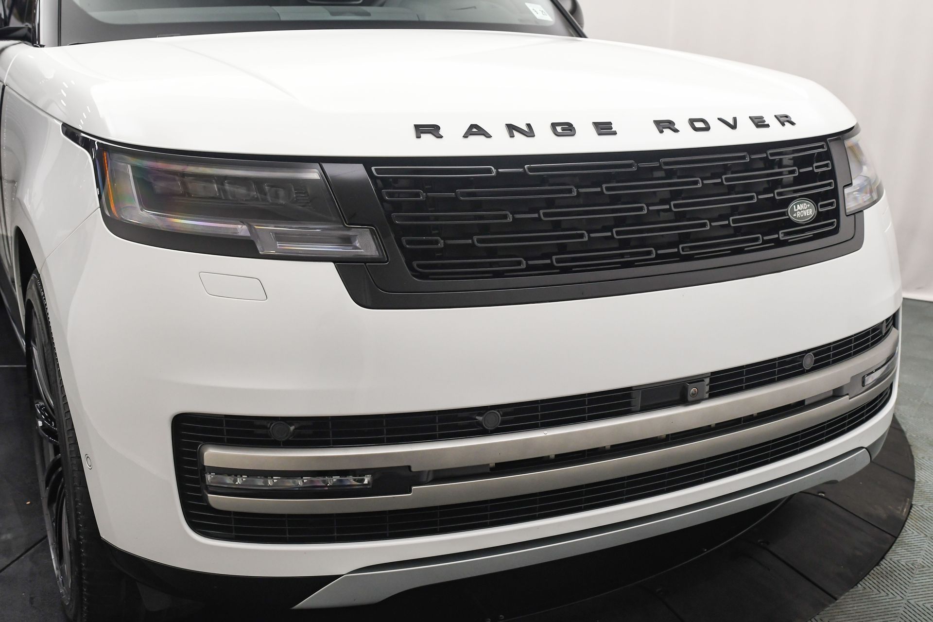 2025 Land Rover Range Rover SE photo 23