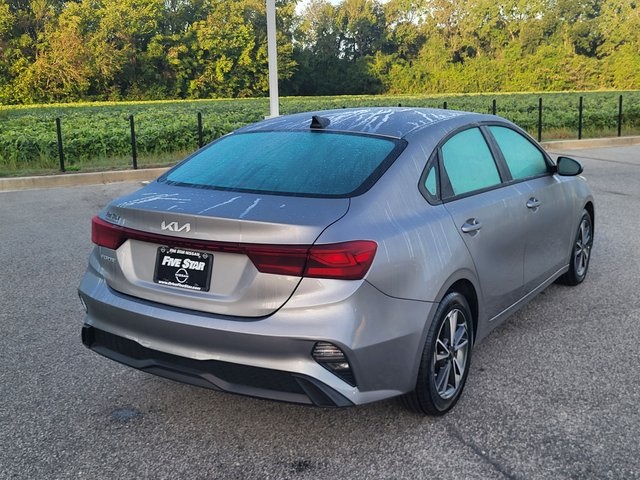 2023 Kia Forte LXS photo 2