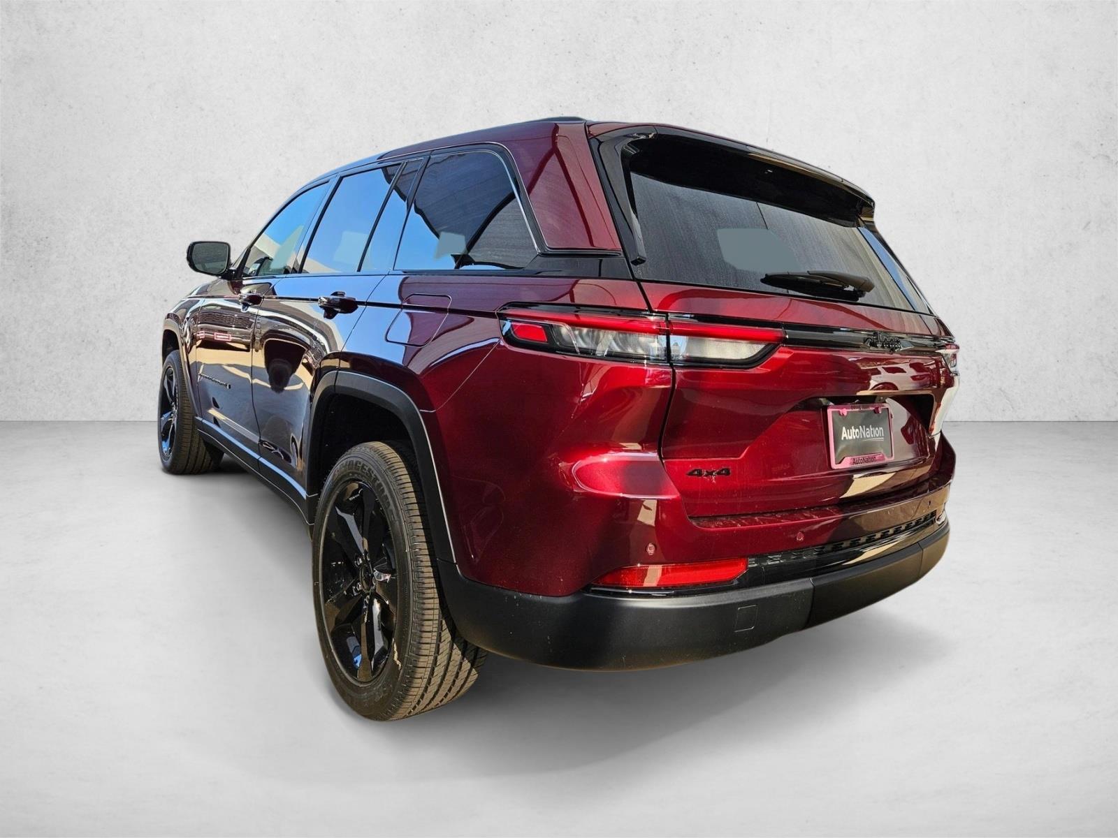 2025 Jeep Grand Cherokee Laredo photo 2