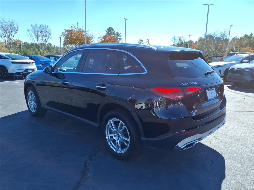 2023 Mercedes Benz GLC 300 4MATIC photo 2