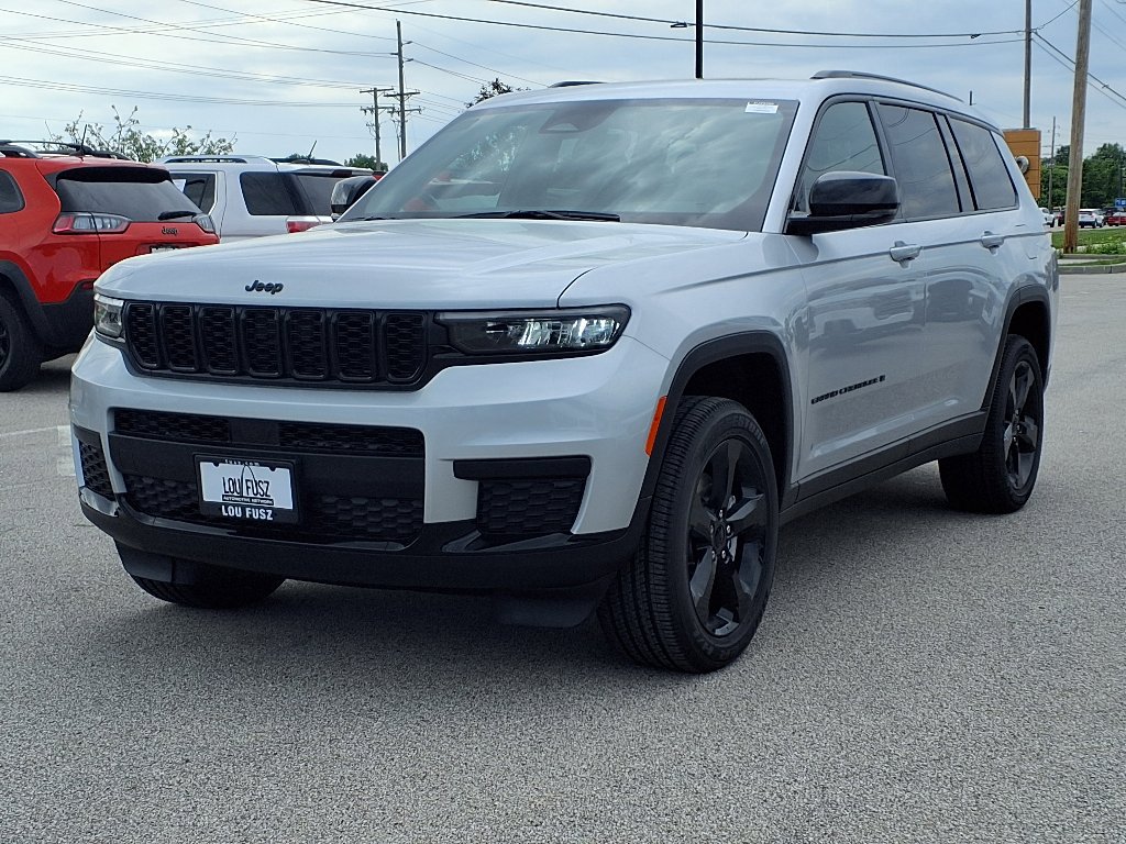 2025 Jeep Grand Cherokee Altitude X photo 2