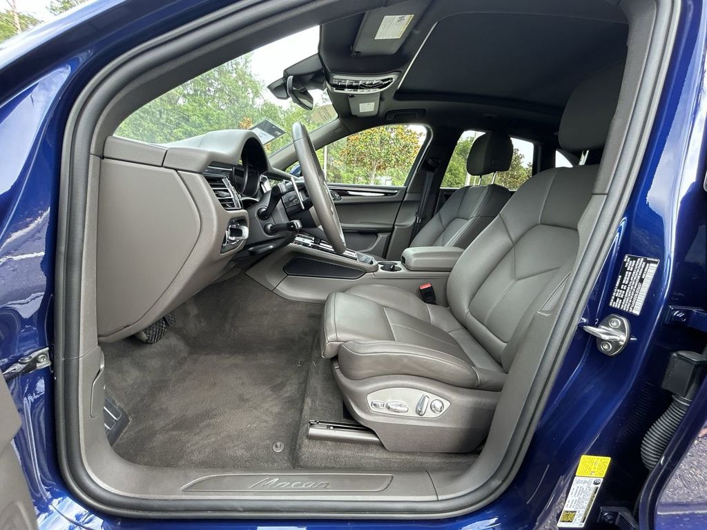 2025 Porsche Macan Base photo 15