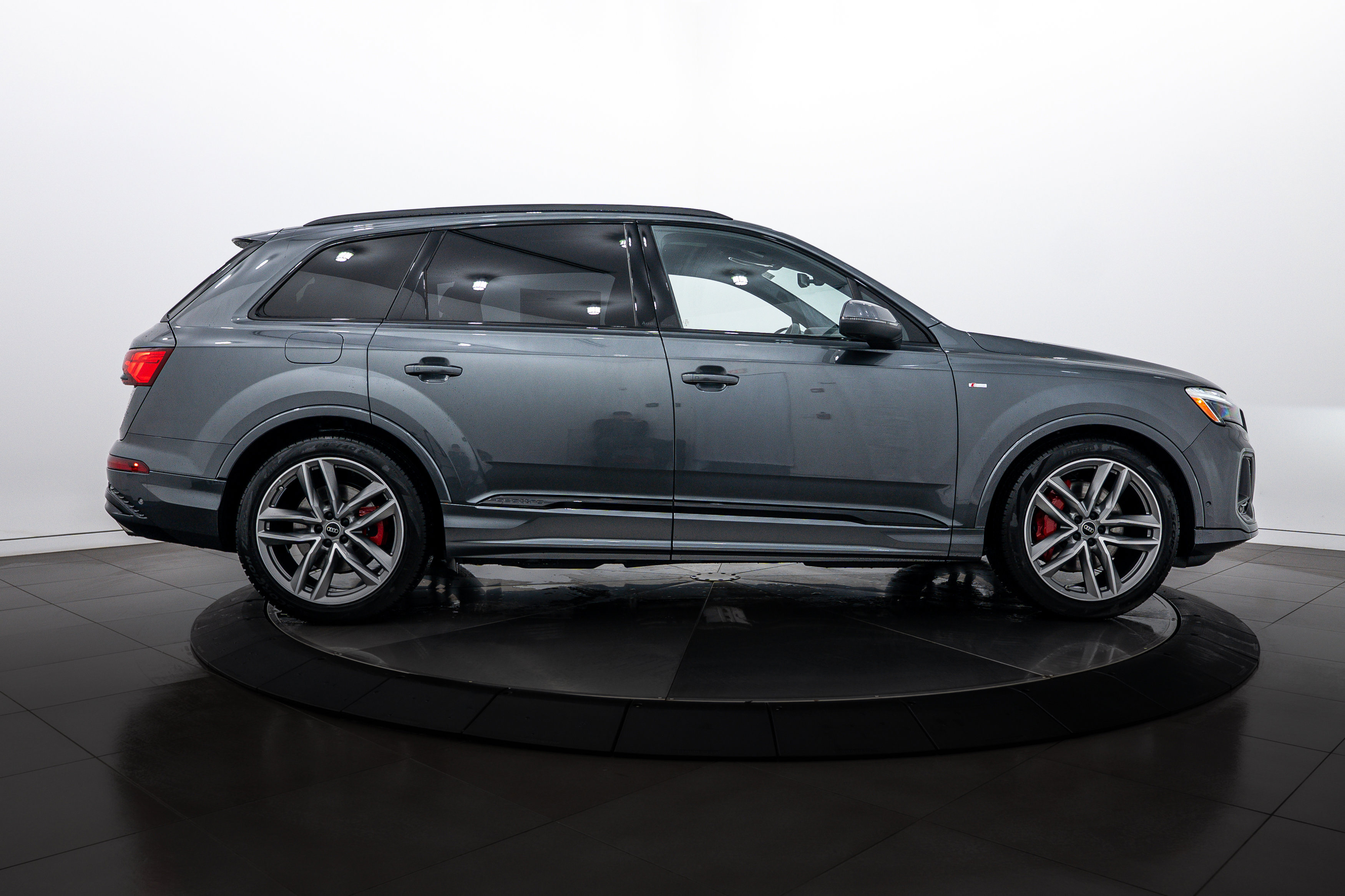 2026 Audi Q7 55 Premium photo 3