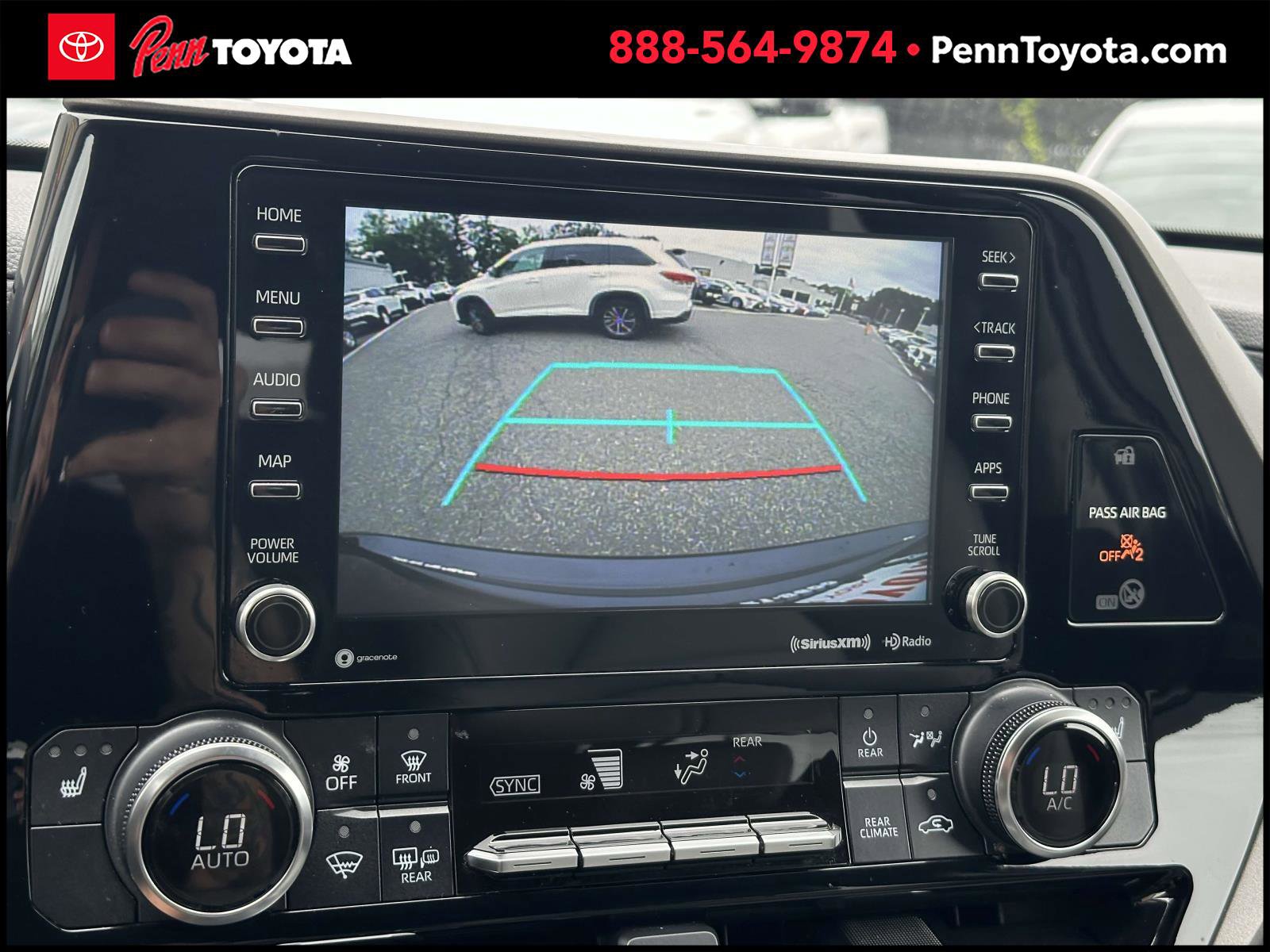 2022 Toyota Highlander XLE photo 30