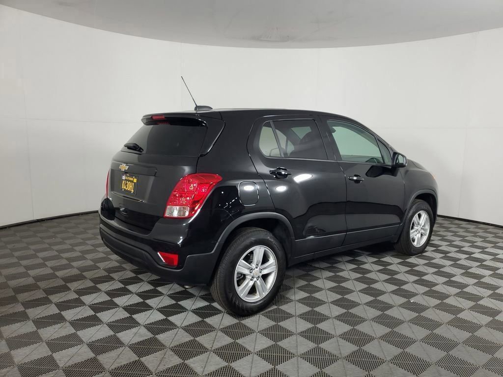 2022 Chevrolet Trax LS photo 4