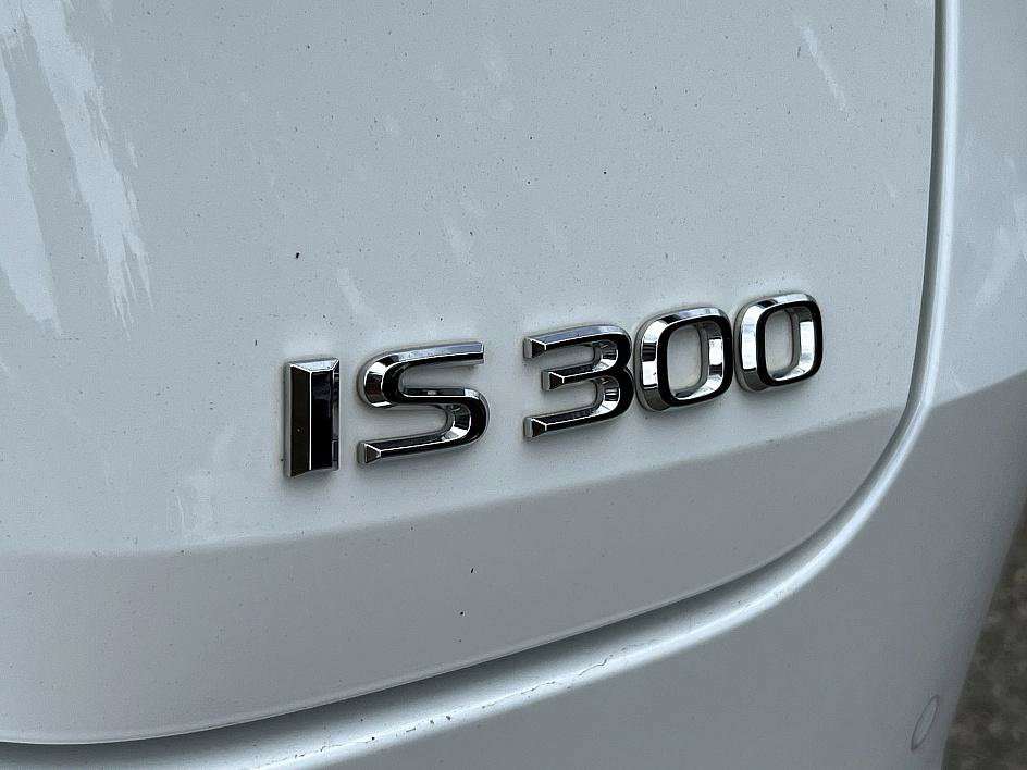 2024 Lexus IS 300 F SPORT photo 27