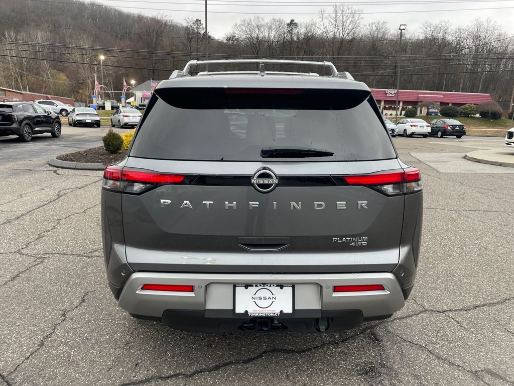 2024 Nissan Pathfinder Platinum photo 3