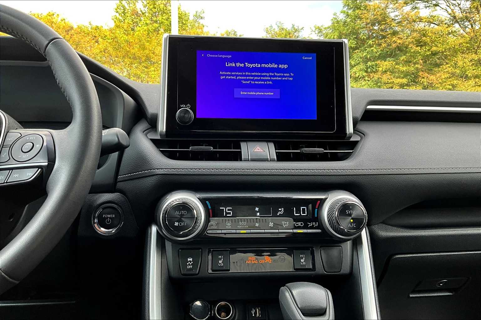 2024 Toyota RAV4 Hybrid XLE photo 31