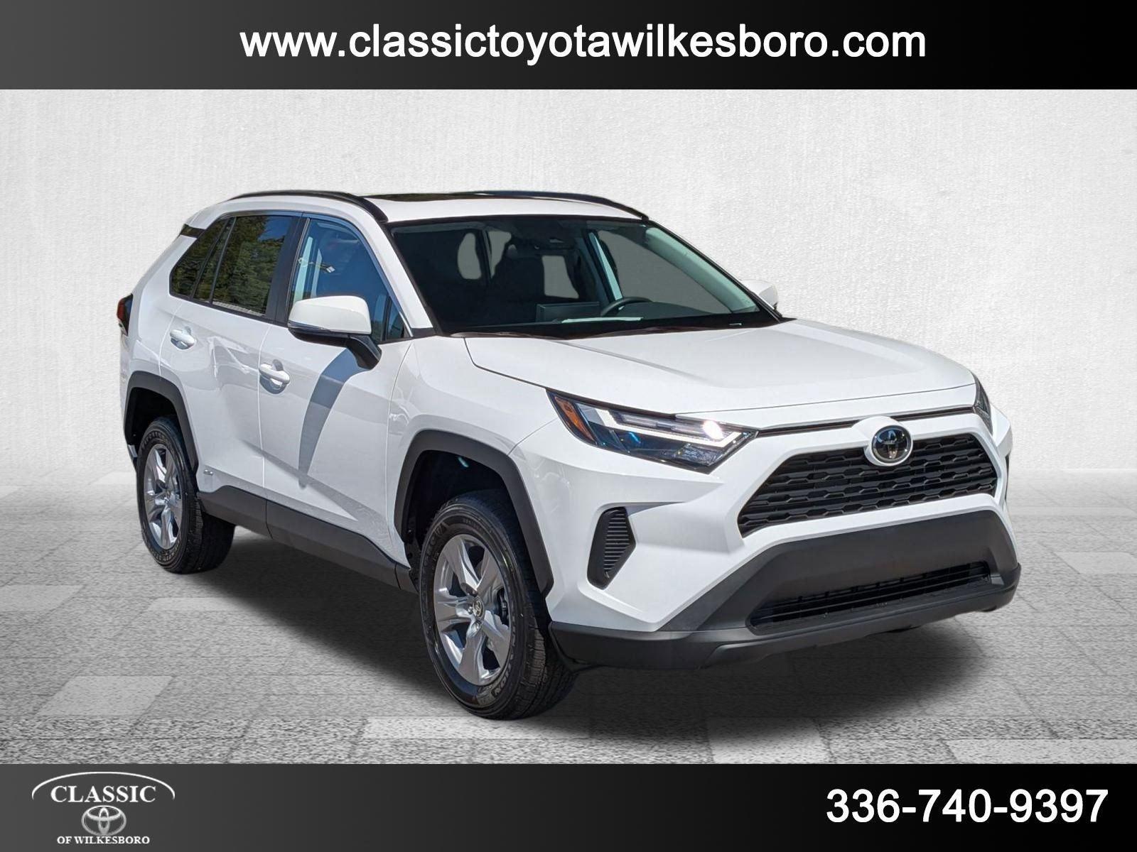 2025 Toyota RAV4 Hybrid XLE photo 3