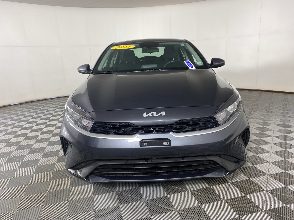 2023 Kia Forte LXS photo 2