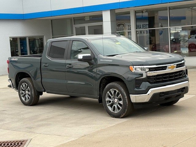 2026 Chevrolet Silverado photo 2