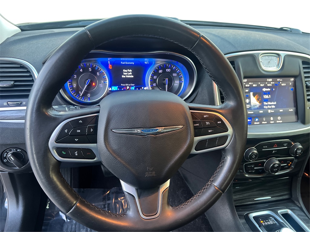 2020 Chrysler 300 Touring photo 16