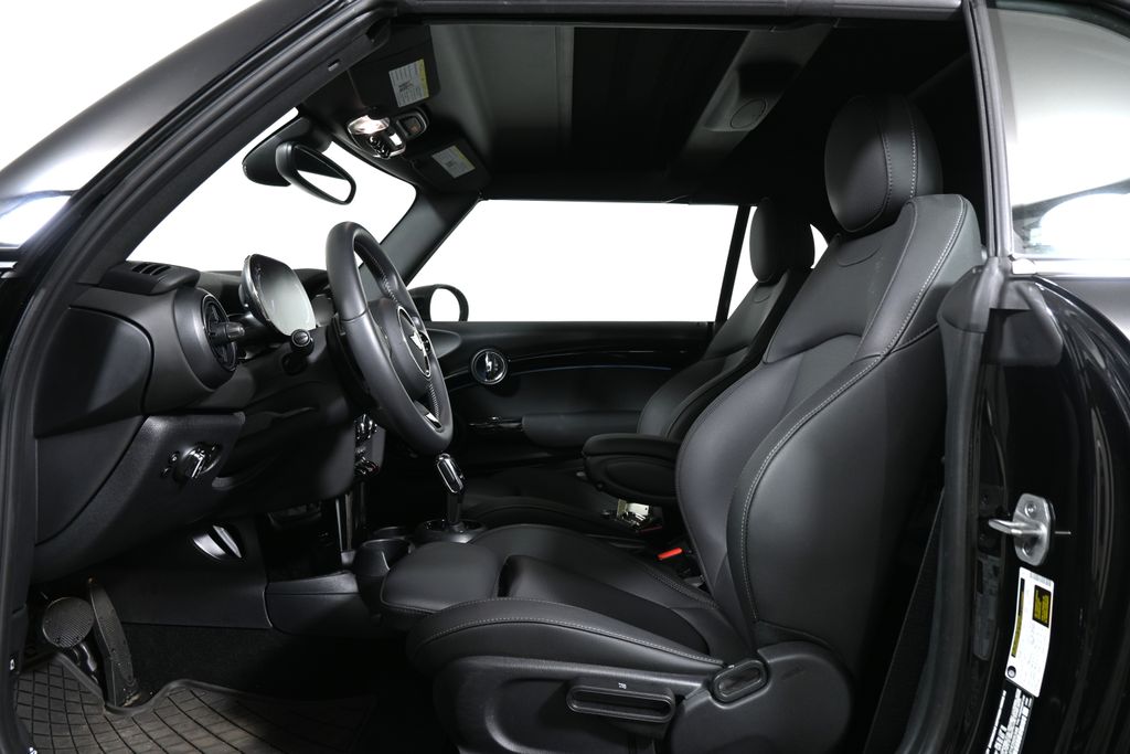 2024 Mini Cooper Convertible S photo 3