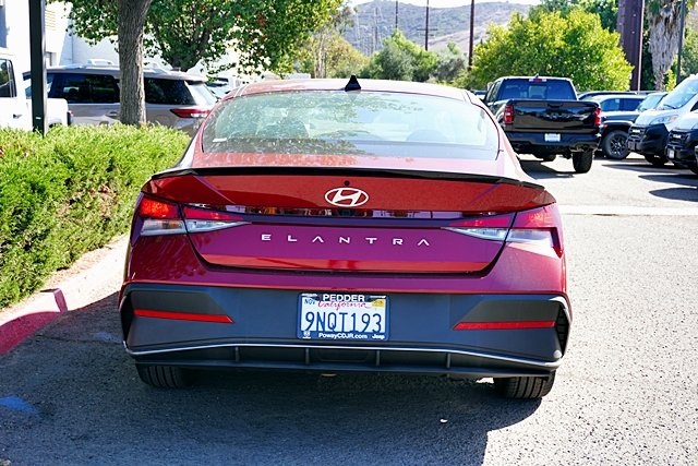 Used 2025 Red Hyundai SEL Sport image 8