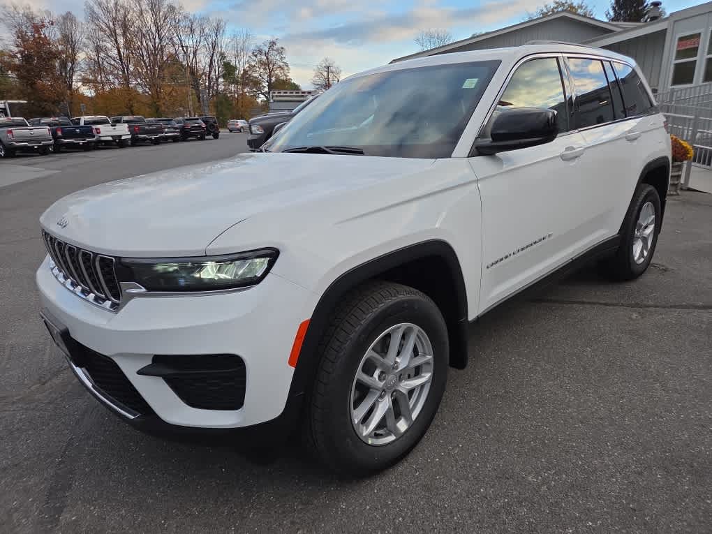 2025 Jeep Grand Cherokee Laredo X photo 3