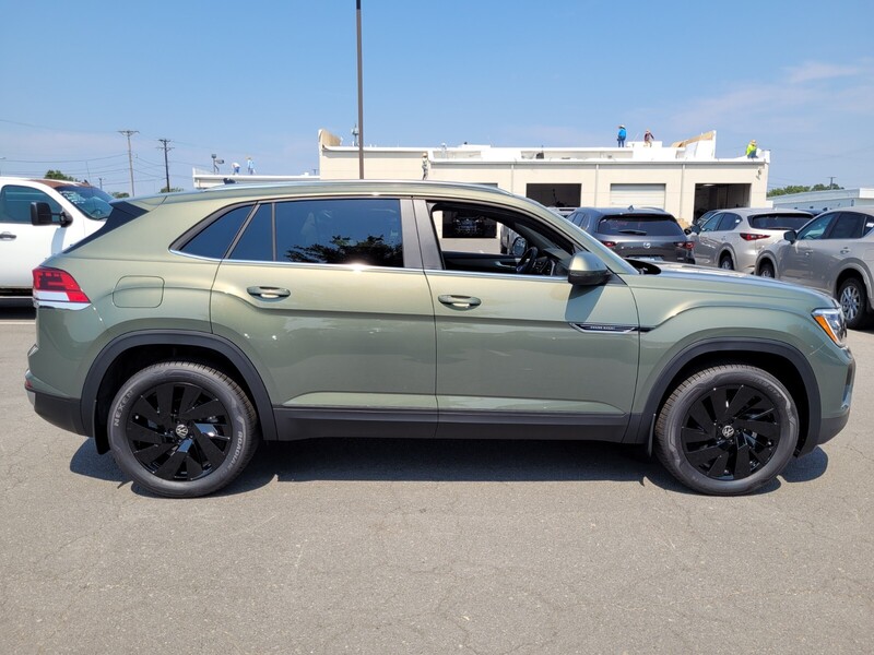 2025 Volkswagen Atlas Cross Sport SE Technology photo 2
