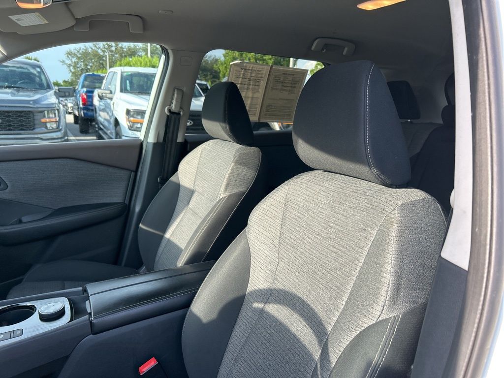 2023 Nissan Rogue SV photo 15